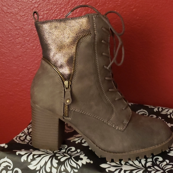 Dark Brown boots - Picture 1 of 3
